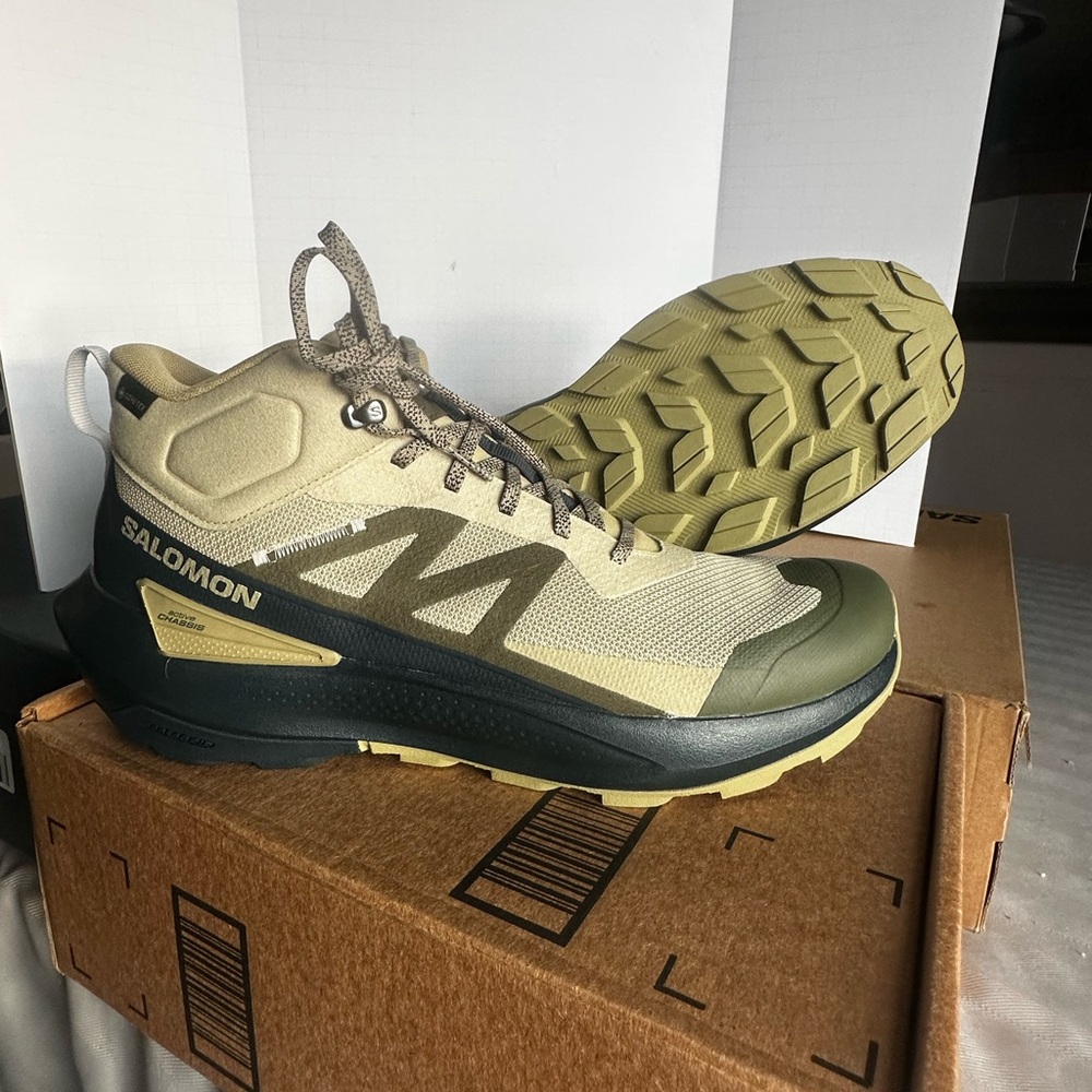 Salomon Men's Athletic Shoes in Khaki and Dark Green